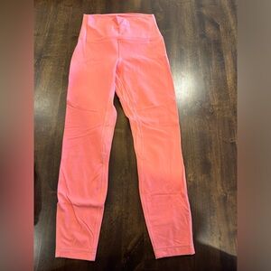 lululemon Align High-Rise Pant 25"
Colour: Rasberry Cream
Size: 6